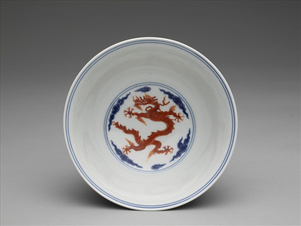 青花紅彩雲龍紋碗