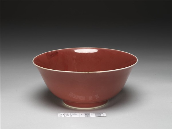 霽紅釉描金龍紋碗