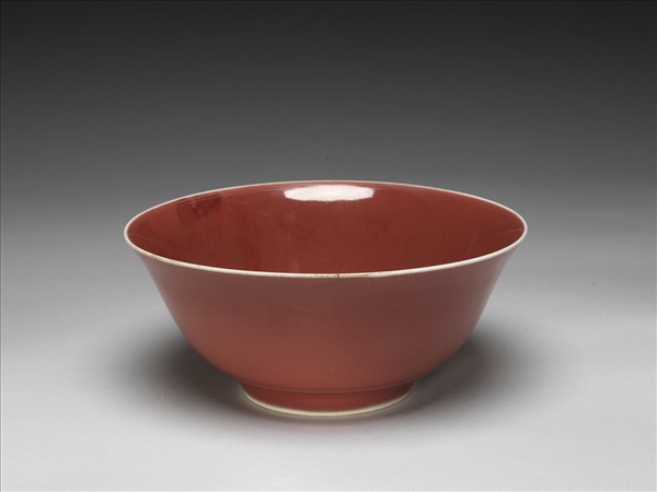 霽紅釉描金龍紋碗