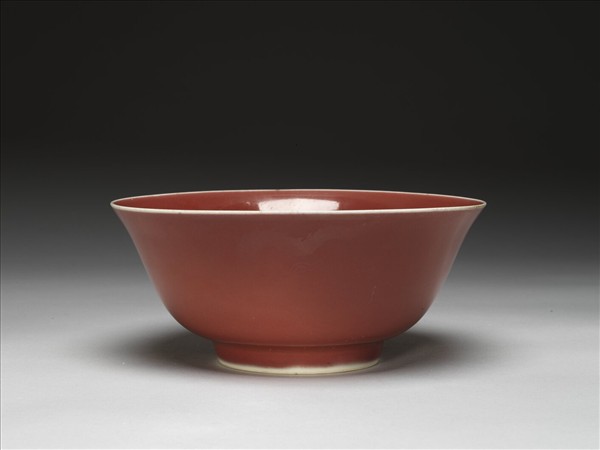 霽紅釉描金龍紋碗