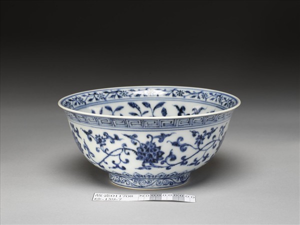 青花四季花卉紋碗