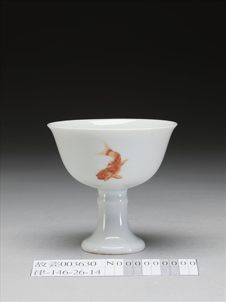 描紅三魚紋高足杯