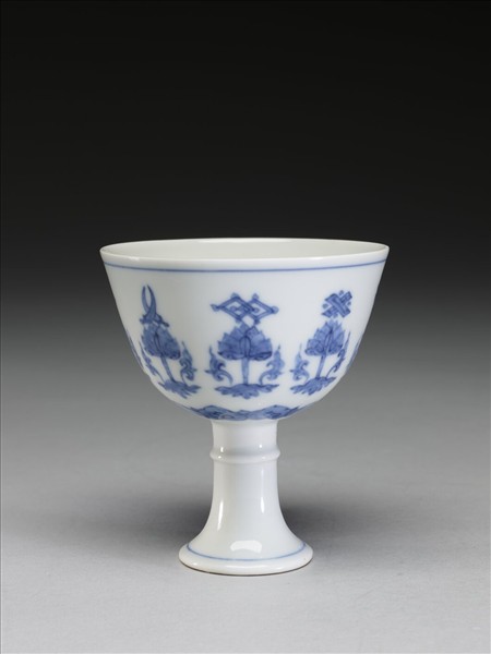 青花八寶紋高足杯