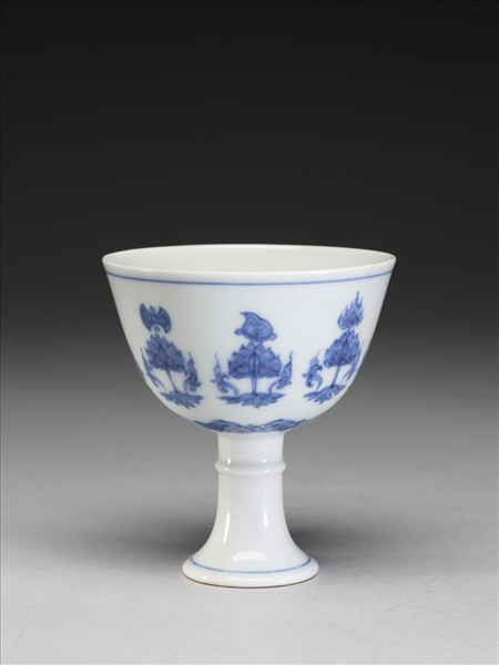 青花八寶紋高足杯