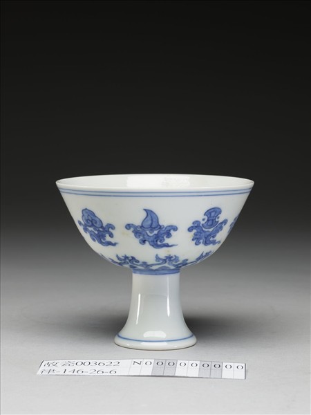 青花八寶紋高足杯