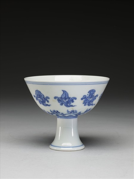 青花八寶紋高足杯