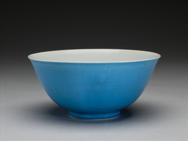 孔雀藍釉白裡碗