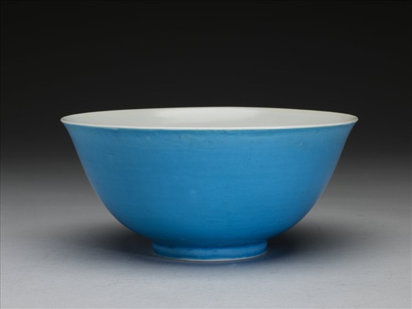 孔雀藍釉白裡碗
