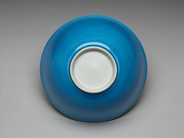 孔雀藍釉白裡碗
