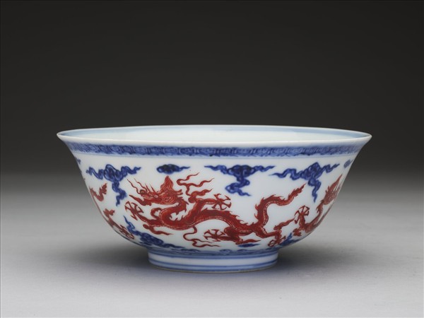 青花紅彩雲龍紋碗