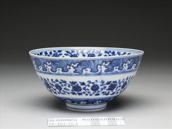 青花花卉紋碗