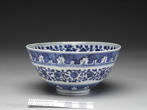 青花花卉紋碗