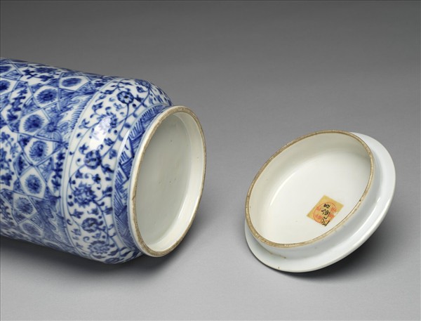 青花幾何花卉紋蓋罐