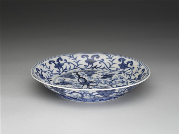 青花靈芝松樹紋盤