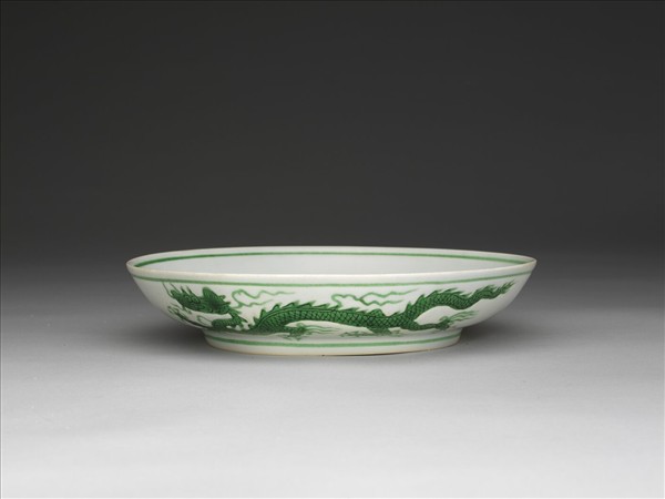 綠彩雲龍紋盤