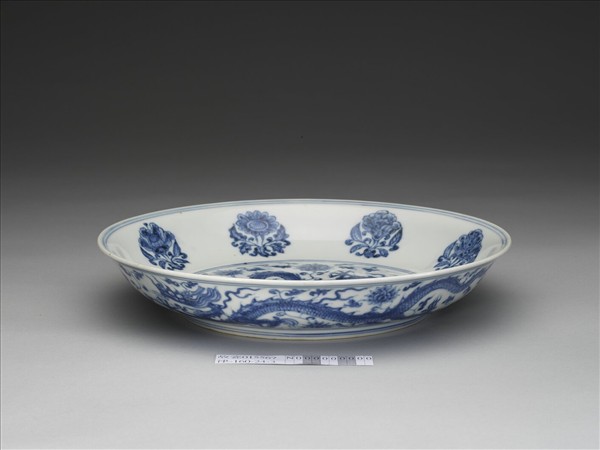 穿花龍團花紋大盤