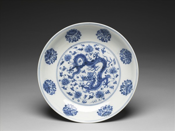 穿花龍團花紋大盤