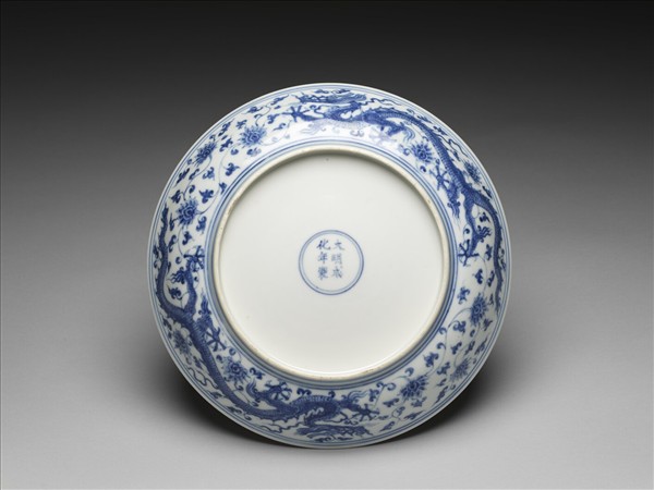 穿花龍團花紋大盤