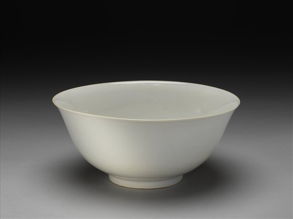 甜白釉印花五龍紋碗