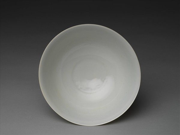 甜白釉印花五龍紋碗