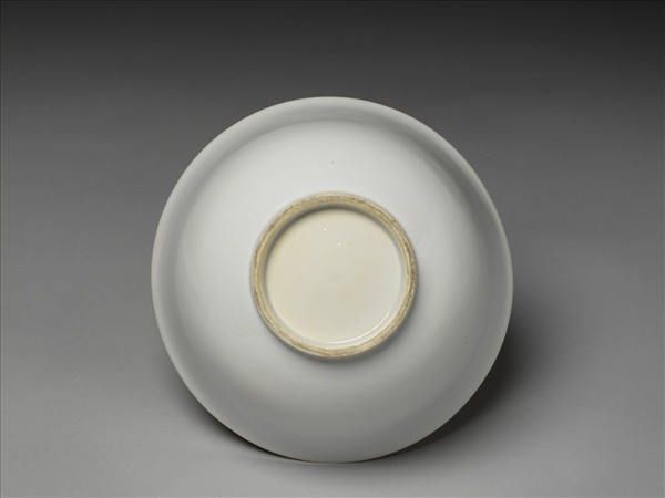 甜白釉印花五龍紋碗