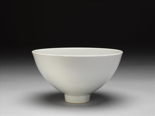甜白釉蓮子碗