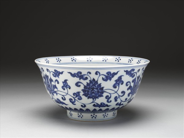 青花番蓮紋碗