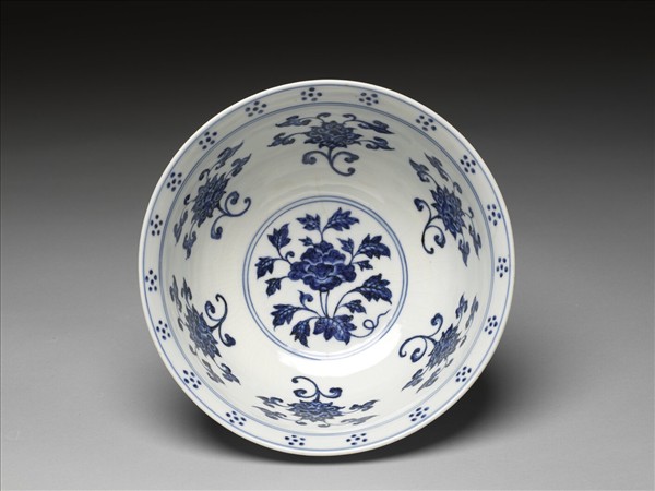 青花番蓮紋碗