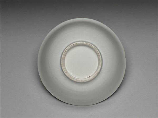 甜白釉印花龍紋碗