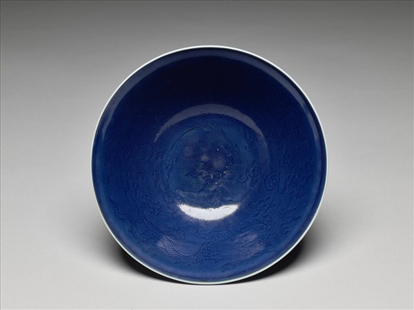 霽青釉龍紋碗