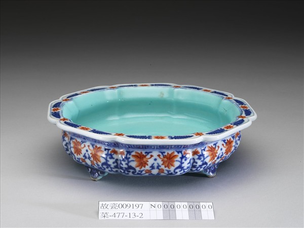 青花紅彩番蓮紋牡丹花式盆托