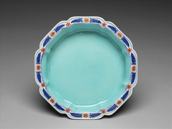 青花紅彩番蓮紋牡丹花式盆托