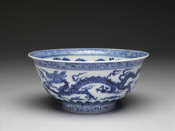青花雙龍花卉紋碗
