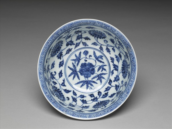 青花雙龍花卉紋碗