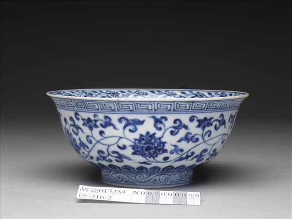 青花四季花卉紋碗