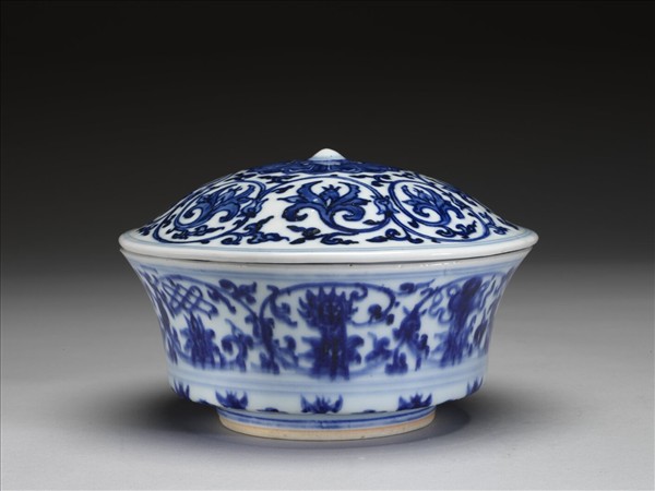 青花番蓮八寶紋蓋碗