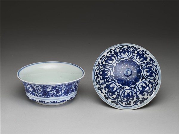 青花番蓮八寶紋蓋碗