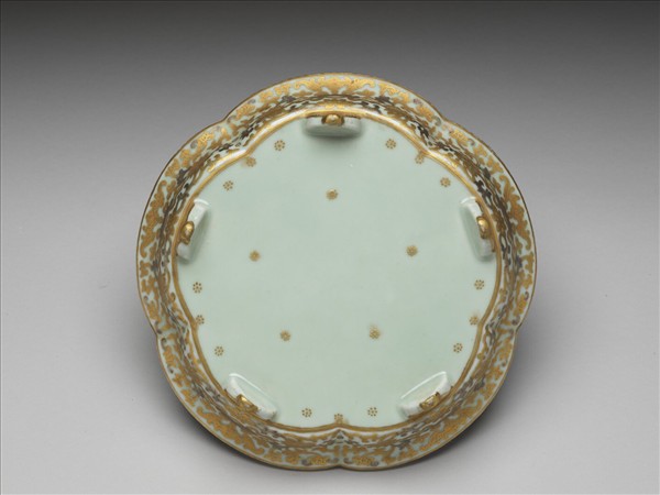 青瓷描金番蓮紋梅花式盆托