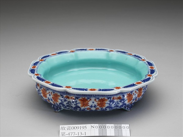 青花紅彩番蓮紋牡丹花式盆托