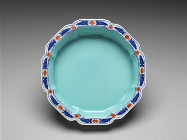 青花紅彩番蓮紋牡丹花式盆托