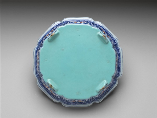 青花紅彩番蓮紋牡丹花式盆托