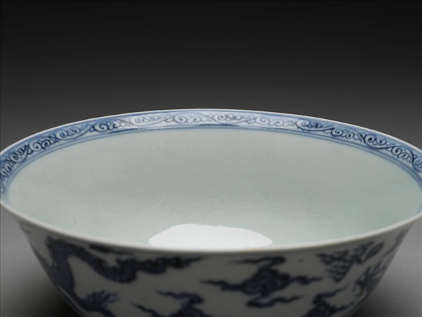 青花雙龍戲珠紋碗