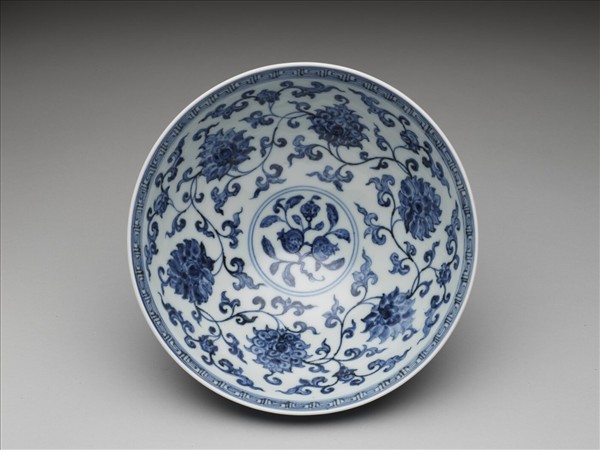 青花蓮瓣花卉紋蓮子碗