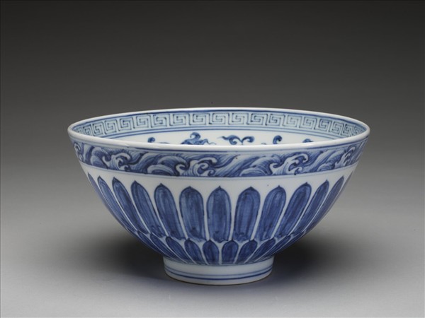 青花蓮瓣花卉紋蓮子碗