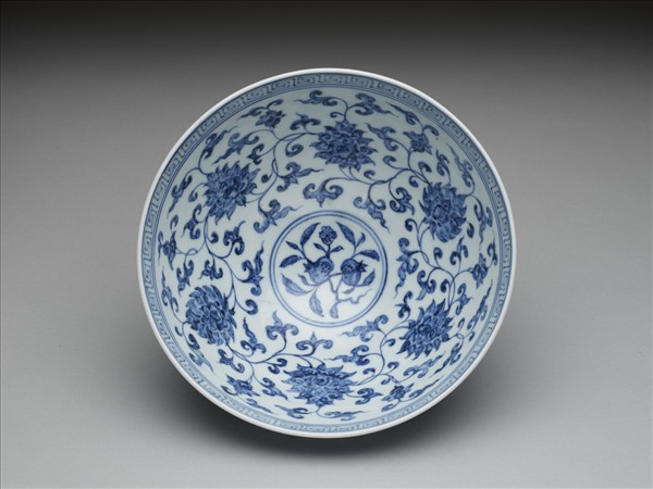 青花蓮瓣花卉紋蓮子碗