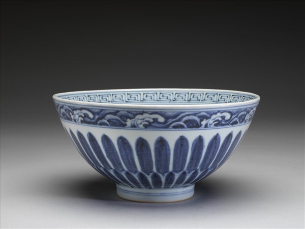 青花蓮瓣花卉紋蓮子碗