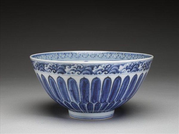 青花蓮瓣花卉紋蓮子碗