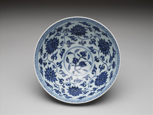 青花蓮瓣花卉紋蓮子碗