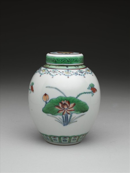 鬥彩蓮花紋蓋罐