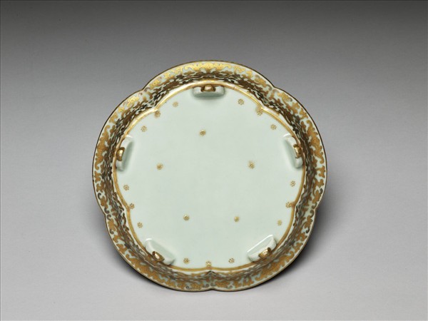 青瓷描金番蓮紋梅花式盆托